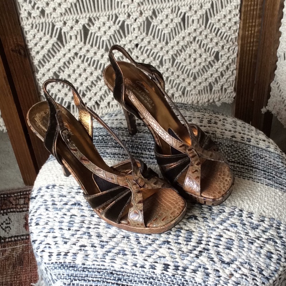 Donald J Pliner Couture Made in Italy Velvet Heels
